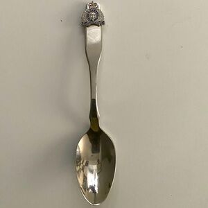 Vintage Matiens Le Droit Canada Mounted Royal Police Oneida Souvenir Spoon.